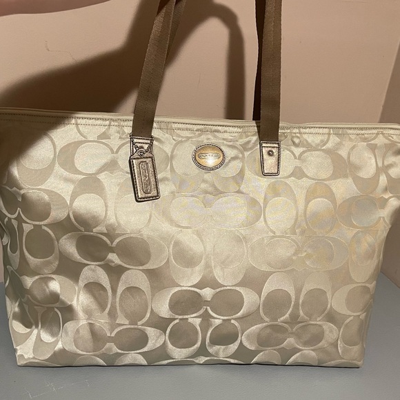 Huge Coach travel bag - Picture 1 of 1